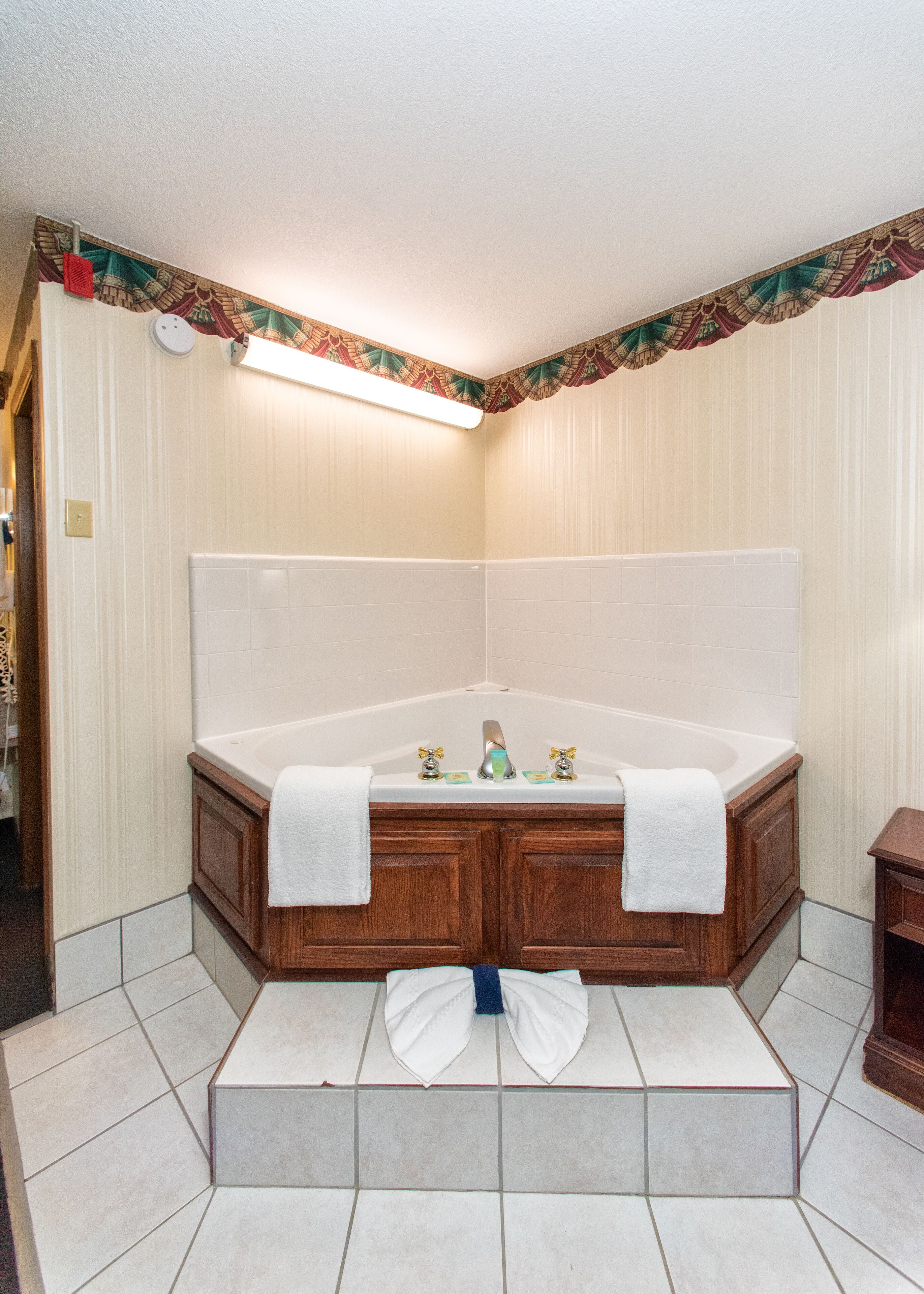 suite | iron/ironing board, free wifi, bed sheets, alarm clocks