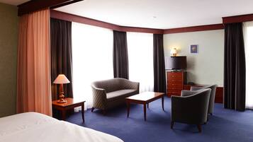 1 bedroom, hypo-allergenic bedding, in-room safe, desk