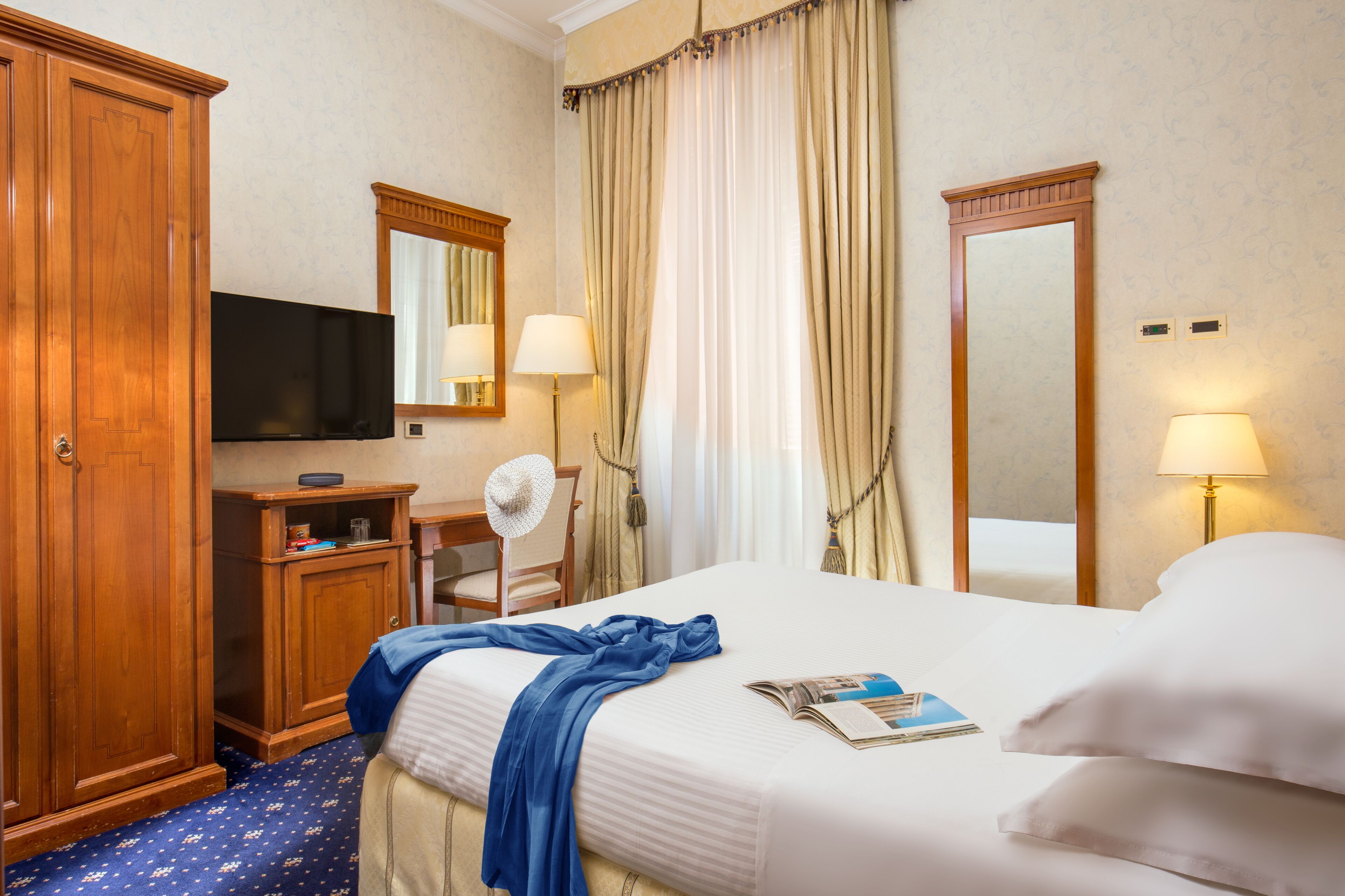 premium bedding, minibar, in-room safe, desk