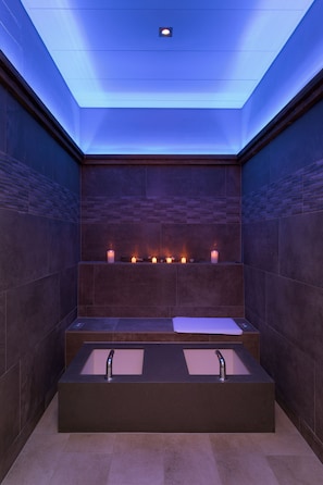 Sauna, tina de hidromasaje y baño de vapor