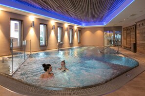 Sauna seca, banheira de hidromassagem, sauna a vapor