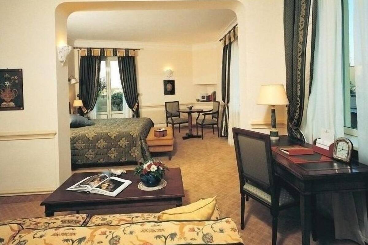 Suite | Ropa de cama de alta calidad y minibar 
