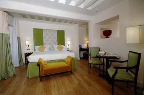 Junior Suite | Premium bedding, minibar, in-room safe, desk