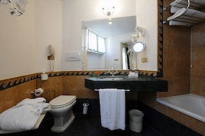Bathroom - The Duke Hotel (Rome)