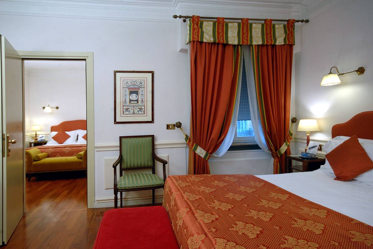 Ropa de cama de alta calidad y minibar 
