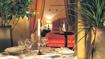 Suite | Room service – dining
