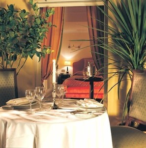 Suite | Room service - dining