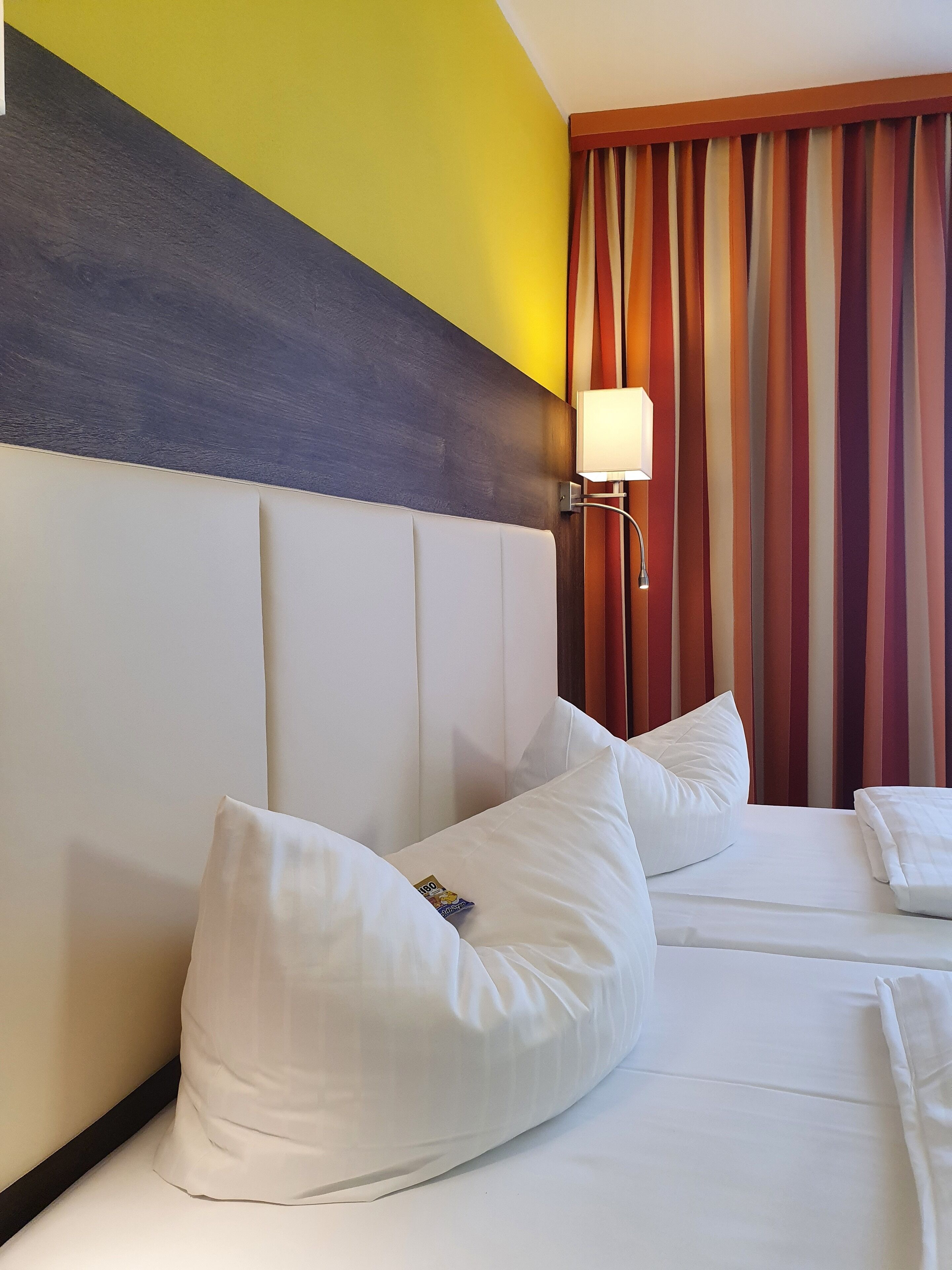 Standard Double Room | Desk, laptop workspace, blackout drapes, soundproofing