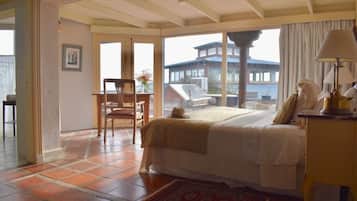 Traditional Double Room | 1 bedroom, hypo-allergenic bedding, down comforters, minibar
