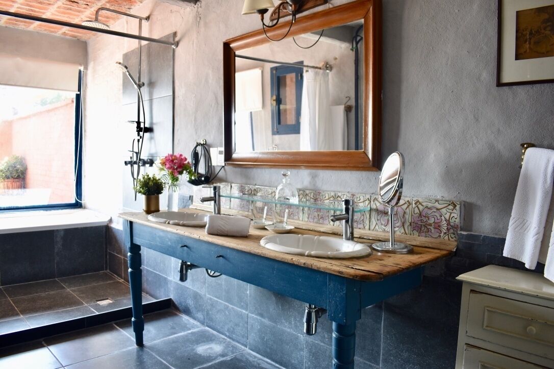 superior room, balcony | bathroom | free toiletries, hair dryer, bidet, towels