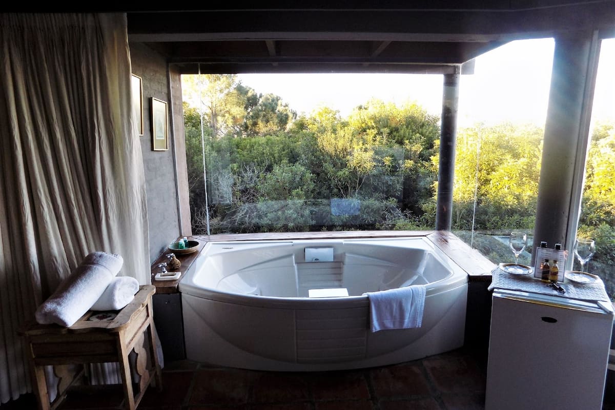 superior suite, sea view | jetted bathtub