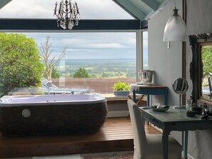 Suite luxueuse | Salle de bain | Articles de toilette (gratuits), séchoir à cheveux, bidet