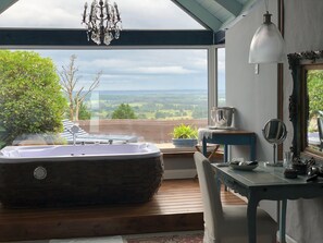 Luxury Suite | Bathroom