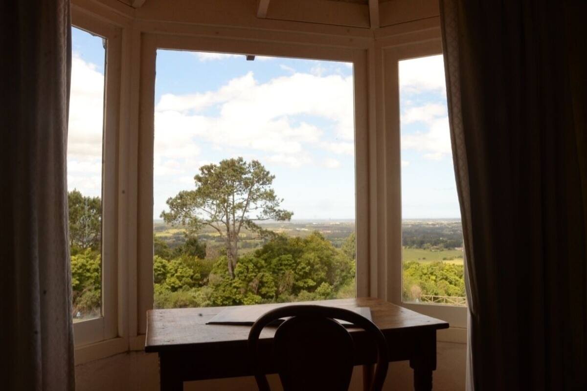 executive suite | 1 bedroom, hypo-allergenic bedding, down duvets, minibar