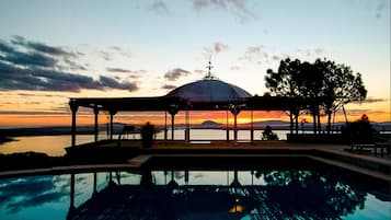 Outdoor pool, pool loungers