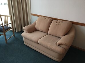 Junior Suite | Minibar, in-room safe, desk, soundproofing