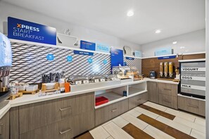 Free buffet breakfast - Holiday Inn Express Sunnyvale - Silicon Valley by IHG (Sunnyvale)