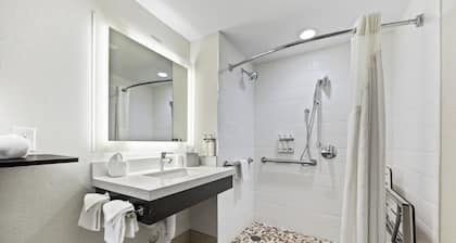 Holiday Inn Express Sunnyvale - Silicon Valley by IHG