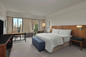 Room, 1 King Bed, City View | Premium bedding, minibar, in-room safe, desk - The Westin Melbourne (Melbourne)
