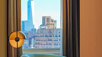 Suite, 1 King Bed, Park View (Urban) | City view