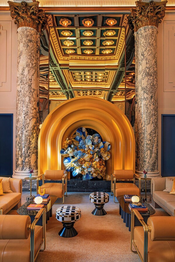 تلفزيون إل سي دي، وحدة شحن آي بود، أفلام تدفع رسوم مشاهدتها