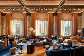 تلفزيون إل سي دي، وحدة شحن آي بود، أفلام تدفع رسوم مشاهدتها