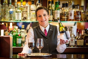 Bar (on property) - Hambleton Hall (Oakham)