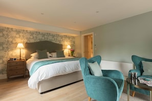 Deluxe Annex Suite | Individually decorated, individually furnished, desk, iron/ironing board