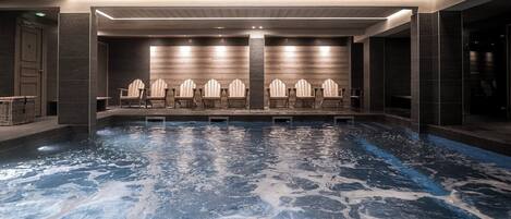 Innenpool, Liegestühle