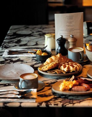 Free daily buffet breakfast