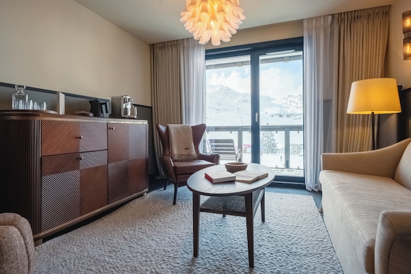 Phòng Suite Junior (Village View) | Minibar, két bảo mật tại phòng, bàn ủi/dụng cụ ủi quần áo