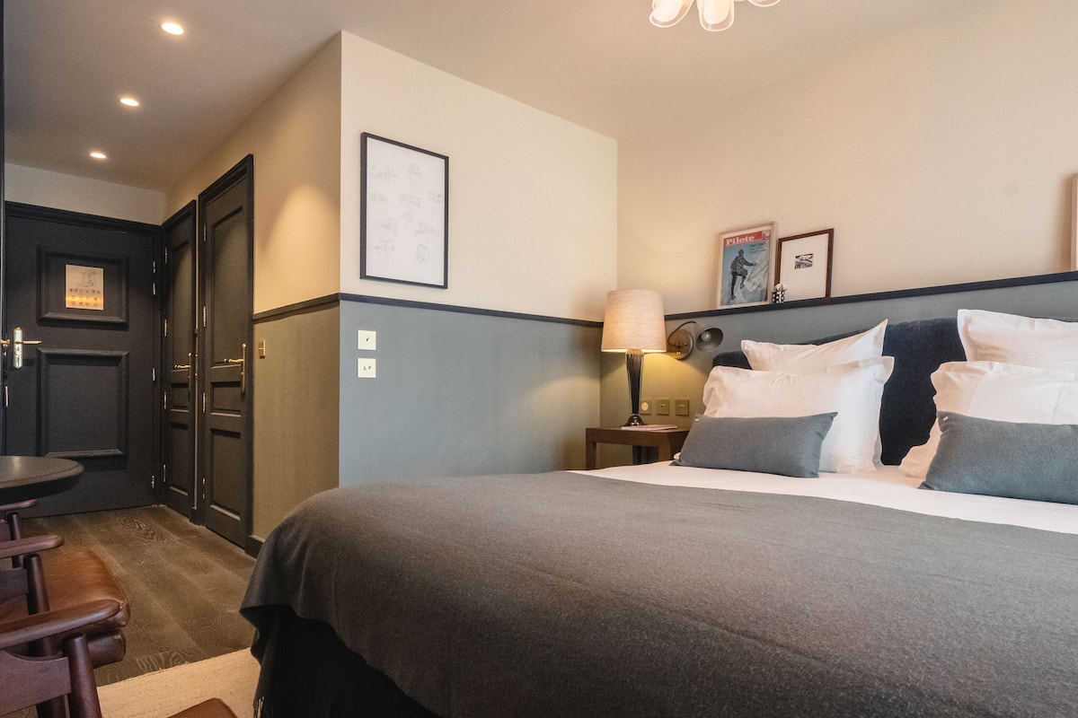 Minibar, in-room safe, iron/ironing board, free cots/infant beds