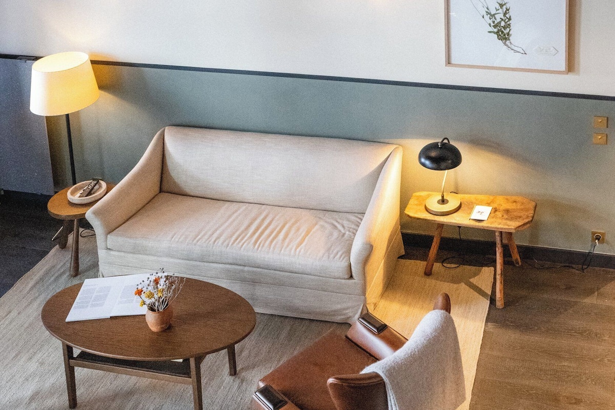 Suite (The Suite)