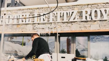 Se sirven comidas, cenas y cocina francesa