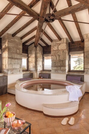 Premium bedding, down duvets, minibar, in-room safe - La Collegiata (San Gimignano)
