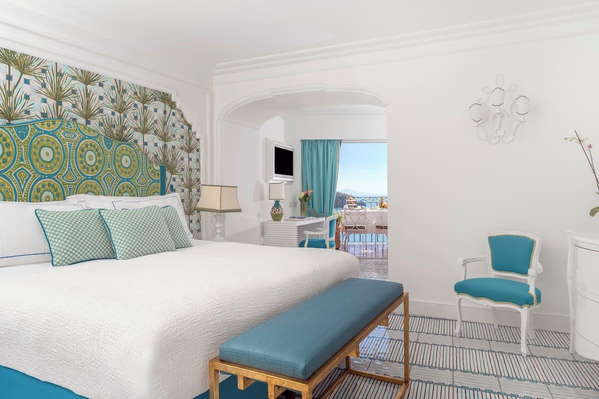 Chambre Ălite | Couette en duvet d'oie, minibar, coffres-forts dans les chambres