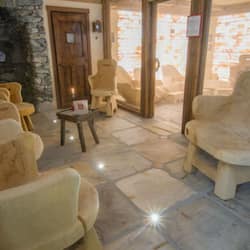 Couples treatment room(s), sauna, hot tub, steam room
