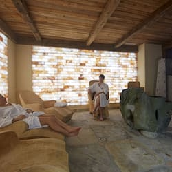 Salas para tratamentos a dois, sauna seca, banheira de hidromassagem