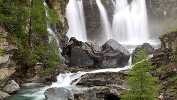 A waterfall surrounded by rocks and trees.