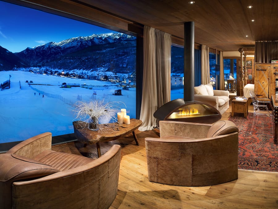 Hypo-allergenic bedding, down duvets, minibar, in-room safe