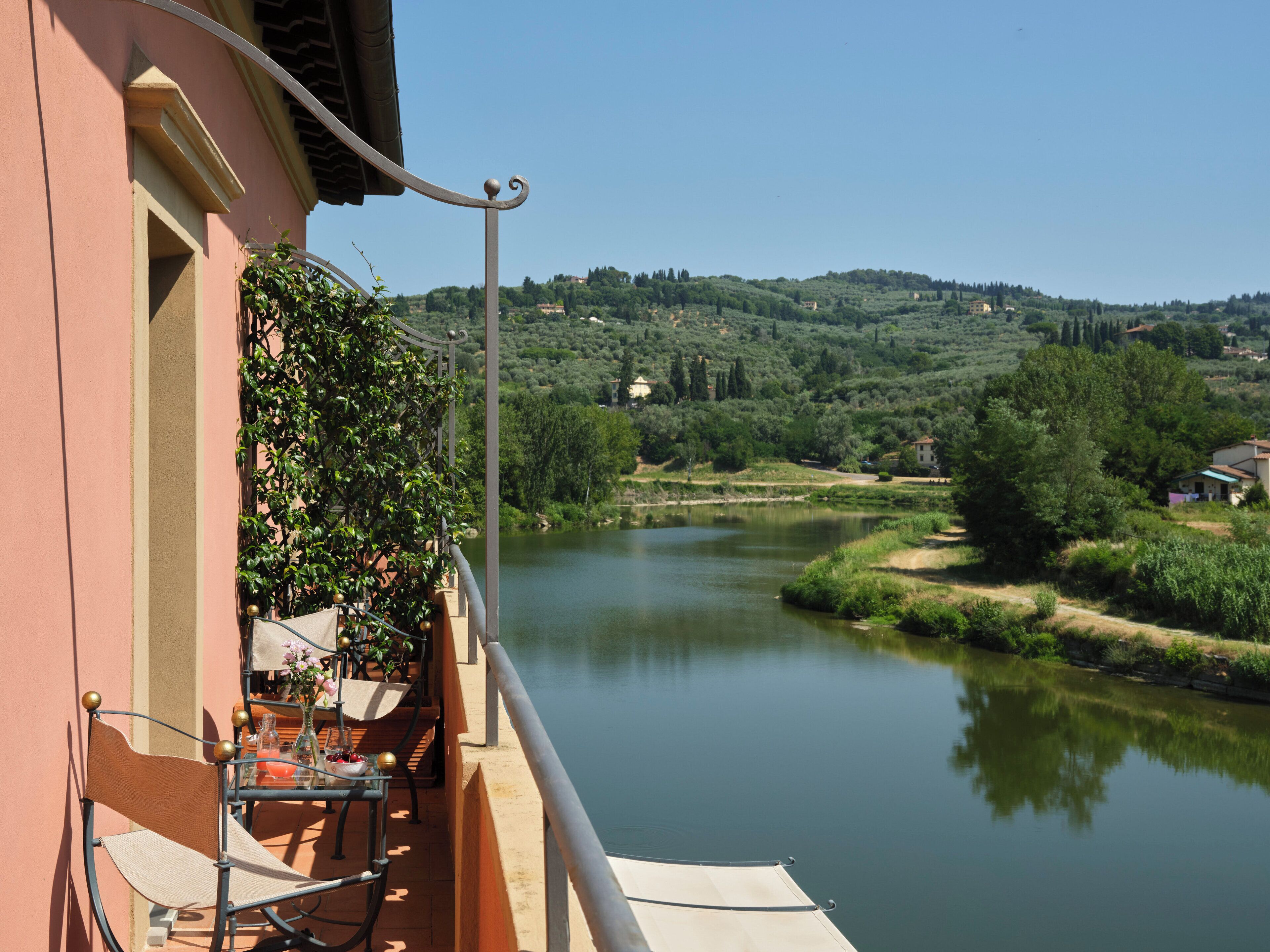 Exclusive Suite (garden or river view) | Minibar, in-room safe, desk, laptop workspace