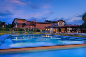 Piscine extérieure (ouverte en saison)