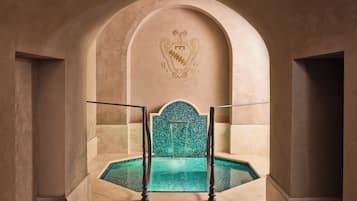 Couples treatment rooms, sauna, hot tub, steam room, Turkish bath