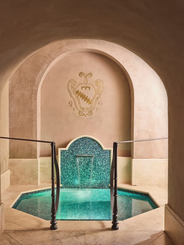 Couples treatment rooms, sauna, hot tub, steam room, Turkish bath