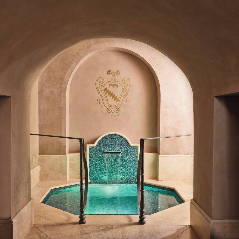 Couples treatment rooms, sauna, hot tub, steam room, Turkish bath