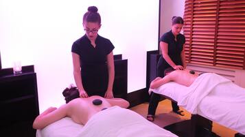 Sauna, hot tub, ruang uap, pemandian Turki/hammam, dan perawatan tubuh