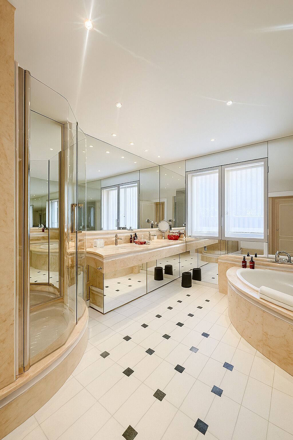 junior suite | bathroom | free toiletries, towels