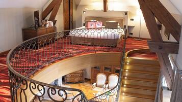 Family Suite | Premium bedding, minibar, in-room safe, desk