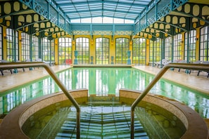 Sauna, hot tub, steam room, Turkish bath/hammam, body treatments