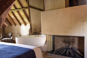 Ropa de cama de alta calidad, colchones con pillow-top y minibar 